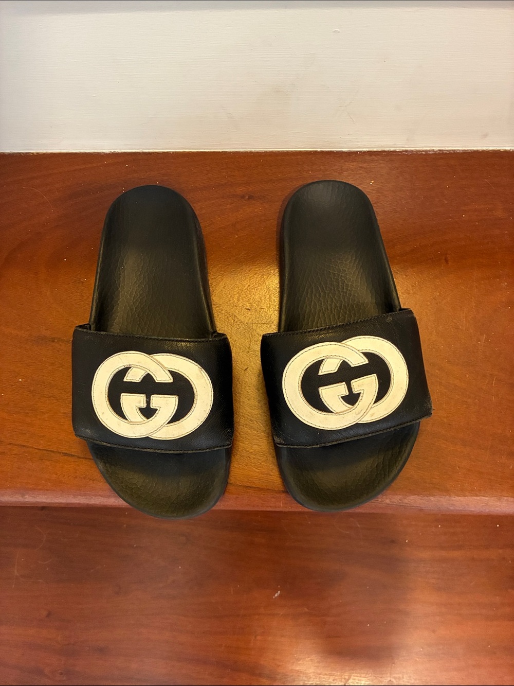 Gucci Women’s Black Slides with White Double G Logo Sz 7